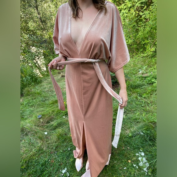 Deep v velvet maxi dress with tie waist - Picture 1 of 3